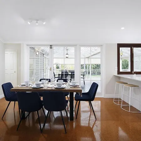 Holiday home Bayside Queenslander High Ceilings Family-friendly *
