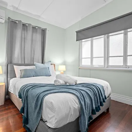 Holiday home Pet Friendly Budget Walk To Gabba Hospital Brisbane