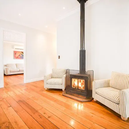 Holiday home Bayside Queenslander High Ceilings Family-friendly Brisbane