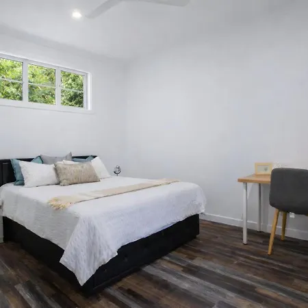 Holiday home 1br Unit Private Bathroom Kitchen And Living Area *