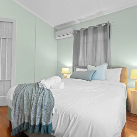 Pet Friendly Budget Walk To Gabba Hospital Holiday home *