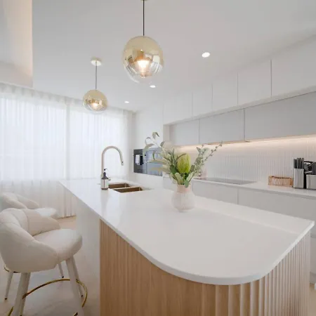 Brand-new 4br Luxury Living Near Airport And Mall