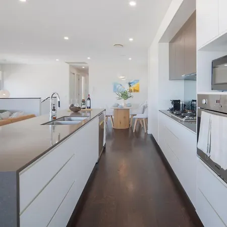 Scenic Views With Pool And Elegant 5br * Brisbane