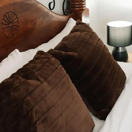 Coastal Wynnum Near Plaza And Connections Holiday home