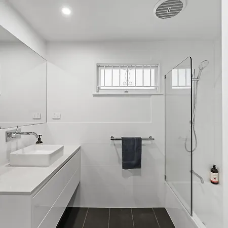 Stylish Mid Century Close To Cbd