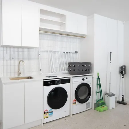 Brand-new 4br Luxury Living Near Airport And Mall Holiday home Brisbane