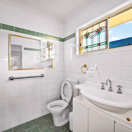 Modern 4b Family-friendly In Robertson Qld Holiday home Brisbane