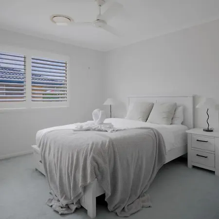 Entertainment Haven Pool Games Huge Living Space * Brisbane