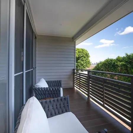 Holiday home Scenic Views With Pool And Elegant 5br *