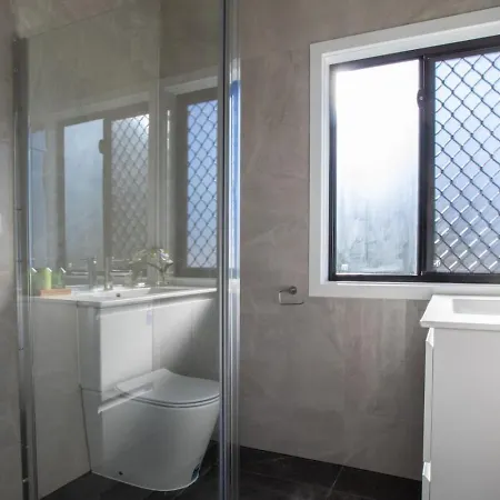 Walk To Mall And Train Private Kitchen And Ac Holiday home Brisbane