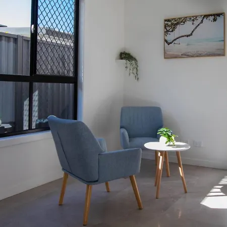 Walk To Mall And Train Private Kitchen And Ac * Brisbane