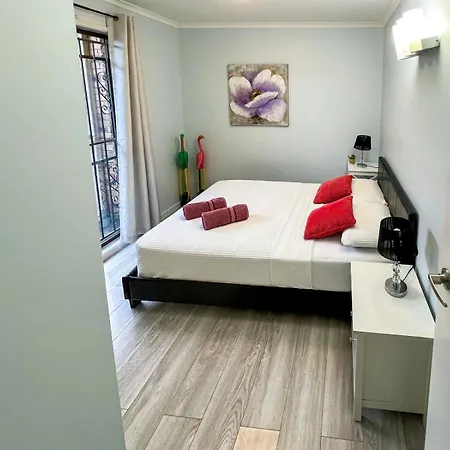 Floral Youth House Guest house *