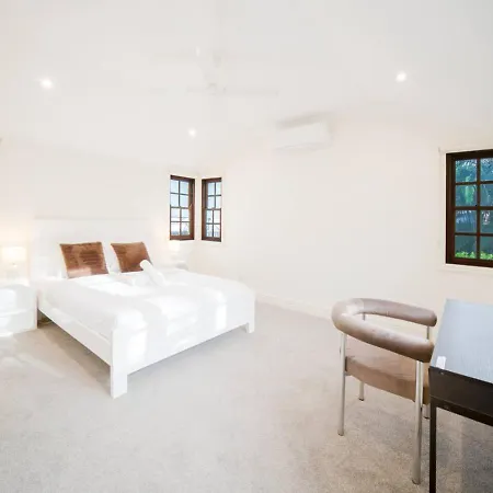 Bayside Queenslander High Ceilings Family-friendly Brisbane