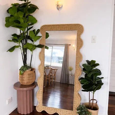 Holiday home 2br Chic Urban Escape In Norman Park Near Bne With Parking Brisbane