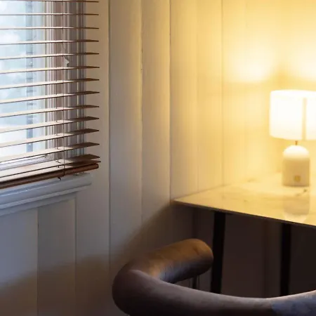Bayside Queenslander High Ceilings Family-friendly *