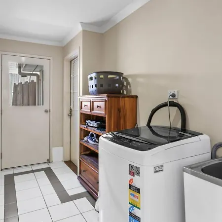 Spacious 2-storey 4br House Family Friendly Holiday home Brisbane