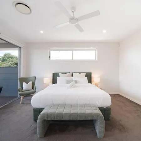 Holiday home Scenic Views With Pool And Elegant 5br *