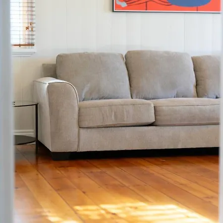 Bayside Queenslander High Ceilings Family-friendly Holiday home *