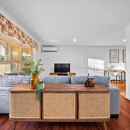 Modern 4b Family-friendly In Robertson Qld *