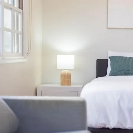 Bayside Queenslander High Ceilings Family-friendly * Brisbane