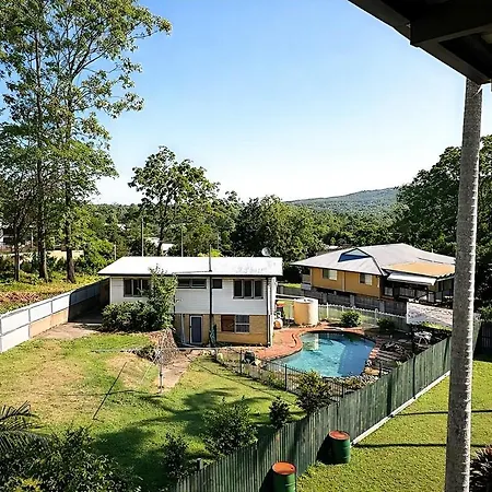 4 Bedroom With Private Cinema, Pool 2parking Brisbane