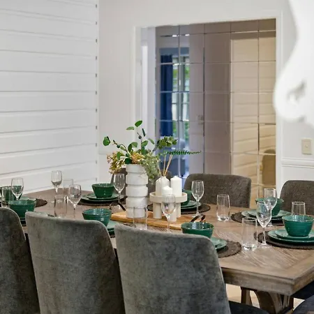 Holiday home Modern 4b Family-friendly In Robertson Qld
