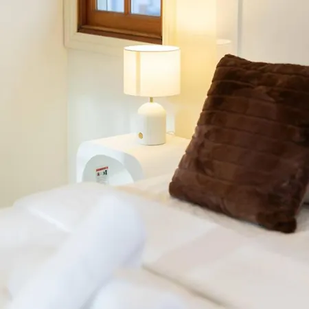 Bayside Queenslander High Ceilings Family-friendly *