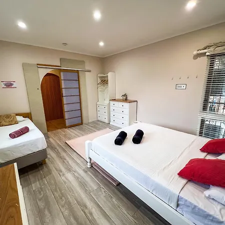 Guest house Floral Youth House Brisbane