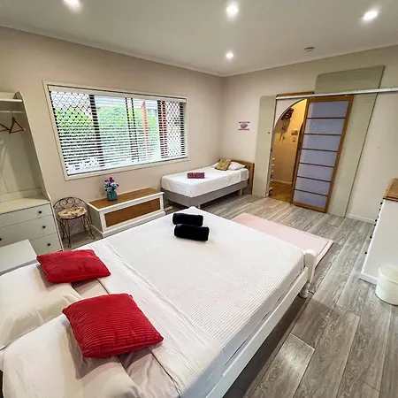Guest house Floral Youth House Brisbane
