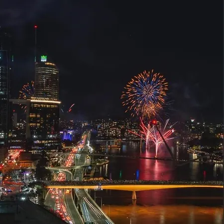 Apartment River & Fireworks Visible From The Balcony! Brisbane