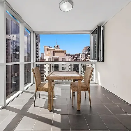 Apartment Centre With Awesome Views! *