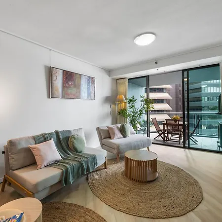 Bridge Views - Sleeps 8 - Cbd - Pool, Gym & Parking