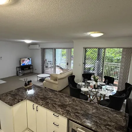 Apartment Russell Place Spacious 2br Balcony&garag