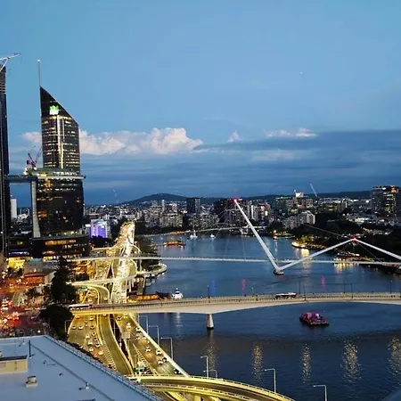 River & Fireworks Visible From The Balcony! Apartment Brisbane