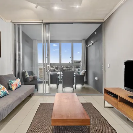 Hamilton Riverview With Balcony & Pool *