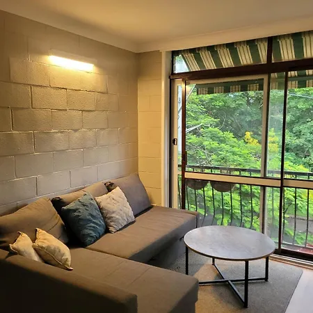 Breezy Entire 2 Bedroom Unit Floor Next To Uq Apartment