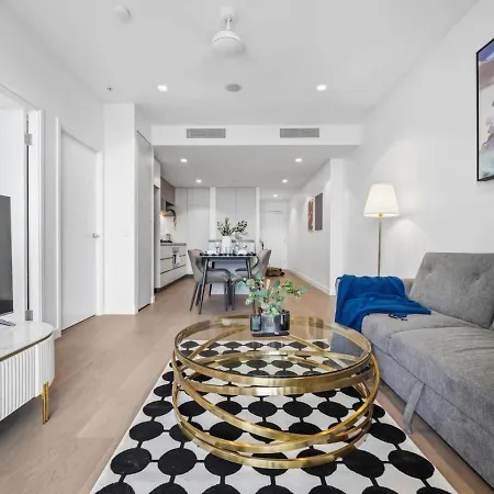 Apartment Level 43 Sweeping Skyline Luxury Designer 1br *