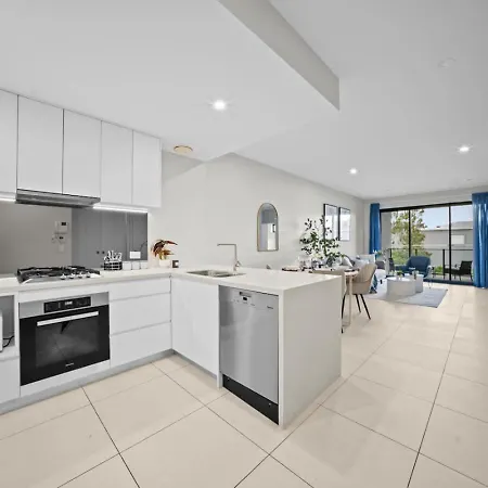 2br Near Sunnybank Plaza And Market Square *