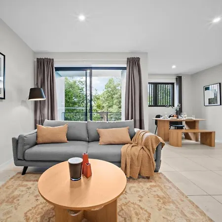 Southside 2br Near Garden And Sunnybank Apartment *
