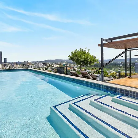 Apartment Rooftop Pool 2br In The Heart Of The Valley