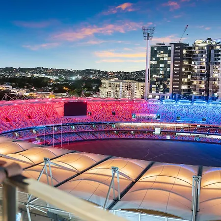 12th Floor Stadium View -2br-free Parking-cbd Apartment *