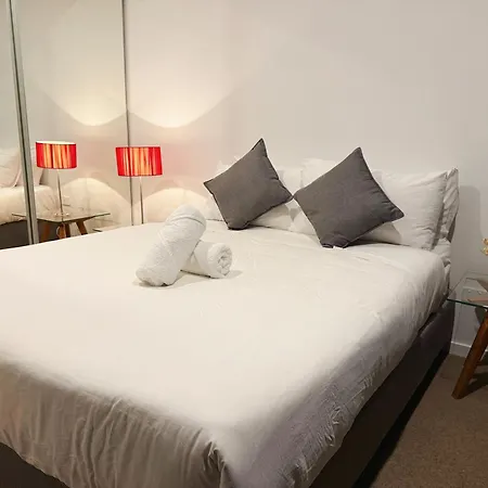 Hope St Staycation Pool Gym Sauna Parking M30 Apartment Brisbane