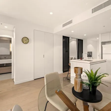 Queen's Wharf | Lights Escape + Pool, Parking Apartment *
