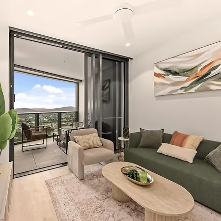 Queen's Wharf | River Views, Pool & Free Parking