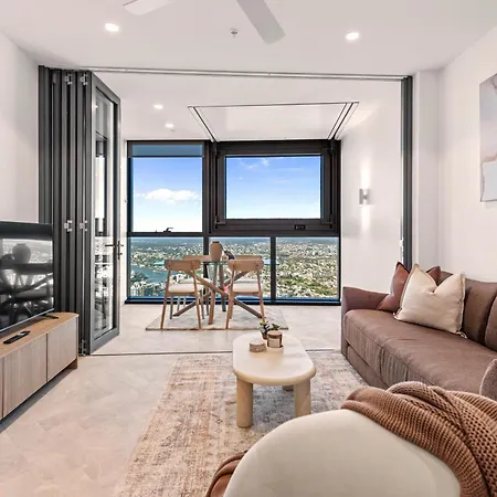 Queen's Wharf | Skyline Getaway | Pool + Views Apartment *