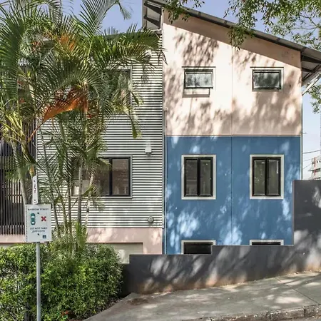 5 Bedrooms, 10 Guests - Family & Group Getaway Apartment