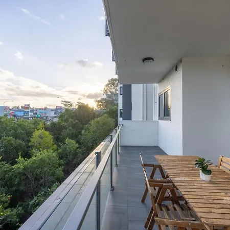 Xl Balcony Stylish 2br Parking Near Food And Shops