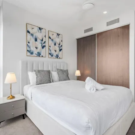 Apartment Level 43 Sweeping Skyline Luxury Designer 1br Brisbane