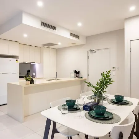 Modern 2br Ducted Ac Parking And Great Location Apartment Brisbane