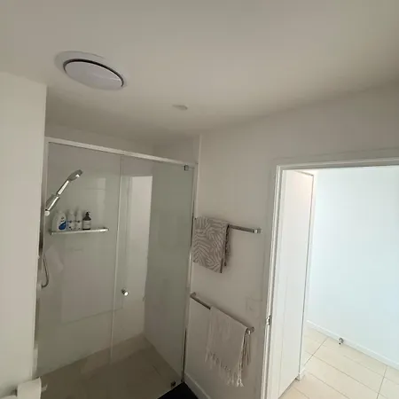 Penthouse-top Floor With Pool & Views *